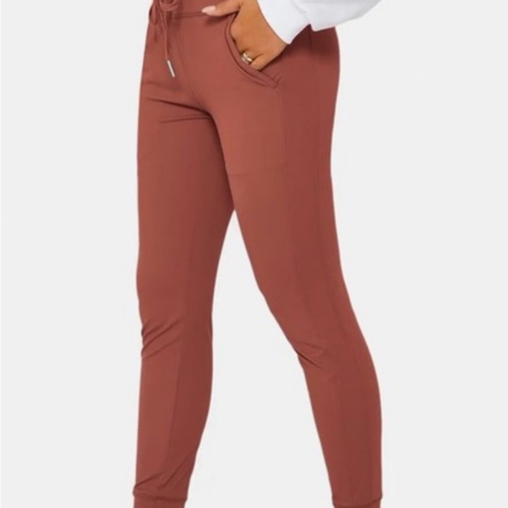NWOT-Halara joggers M